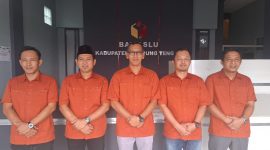 Bawaslu Lampung Tengah kembali meneruskan dugaan pelanggaran netralitas yang dilakukan oleh salah satu kepala kampung di wilayah tersebut kepada Bupati Lampung Tengah. 