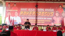 Calon Gubernur Lampung nomor urut 01, Arinal Djunaidi, mengajak para kader PDI Perjuangan untuk saling menjaga persatuan dan menciptakan demokrasi yang damai dalam menghadapi Pilkada serentak 2024. 