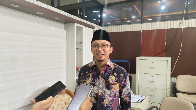 Anggota DPRD Lampung Dapil III Fraksi PKS, Syukron saat diwawancarai awak media. Foto : Wildanhanafi/berandalappung.com