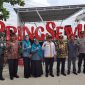 Pj. Gubernur Samsudin mengunjungi rest area Dekrafe didampingi Pj. Bupati Pringsewu Marindo Kurniawan. Foto : Ist