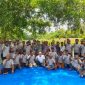 Calon Bupati Tulangbawang Barat Novriwan Jaya mengajak masyarakat petani dan nelayan setempat nyeruit bareng di embung Tiyuh Panaragan. Foto : Ist