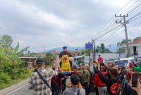 Kehadirannya diiringi berbagai atraksi yang ditampilkan oleh pegiat seni budaya di Bumi Beguai Jejama Sai Betik. Foto : Ist