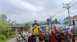 Kehadirannya diiringi berbagai atraksi yang ditampilkan oleh pegiat seni budaya di Bumi Beguai Jejama Sai Betik. Foto : Ist