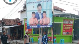 Alat peraga kampanye pasangan calon bupati dan wakil bupati Pringsewu Adi Erlansyah dan Hisbullah yang dirusak oleh orang yang tidak bertanggung jawab. Foto : Ist