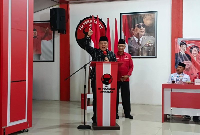 Calon Gubernur Lampung nomor urut 1, Arinal Djunaidi, menyampaikan komitmennya untuk menyelesaikan berbagai permasalahan di Lampung Selatan, khususnya di wilayah Pelabuhan Bakauheni. Foto : Ist