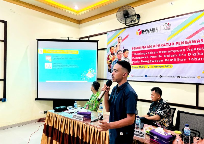 Konten Kreator Handal Rilis.id Kalbi Rikardo disaat memaparkan materi Branding Instansi untuk jajaran Bawaslu Tubaba. Foto: Bawaslu Tubaba