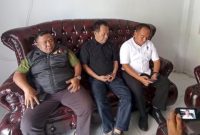 Ketua Bawaslu Kota Metro, Badawi Idham saat konferensi Pers yang didampingi Kasat Reskrim Polres Metro, Iptu Rosali dan Kasi Pidana Umum (Pidum) Kejari Metro, Yayan Indriana. Foto:Ist
