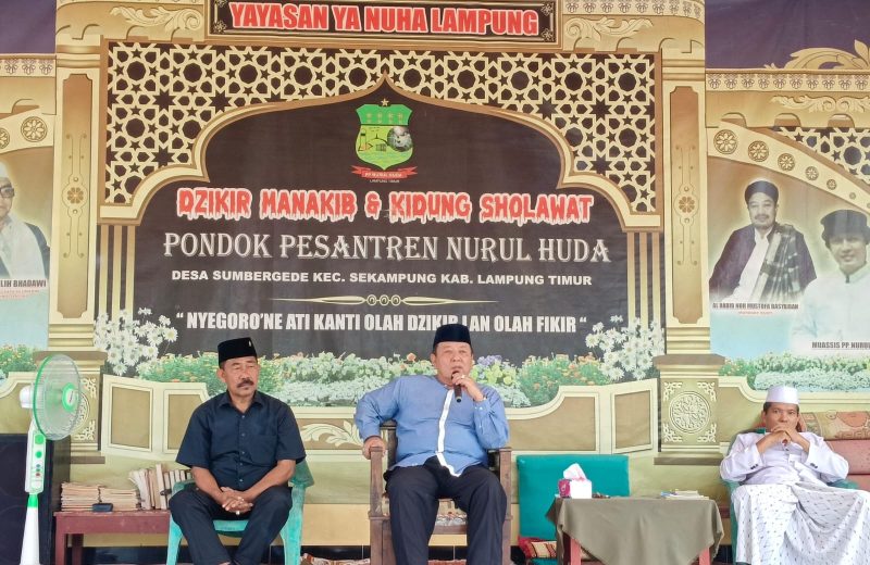 Calon gubernur Lampung Arinal Djunaidi silaturahmi bersama pimpinan Pondok Pesantren (Ponpes) Nurul Huda, Desa Sumbergede, kec. Sekampung Kab. Lampung Timur. Foto: Ist