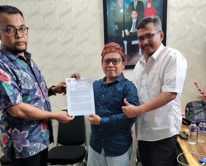 Rudi Antoni bersama bersama Lembaga Bantuan Hukum Ikatan Alumni Hukum Unila. 