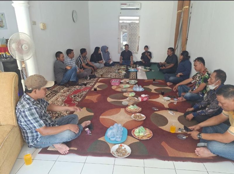 Ketua dan anggota memberikan arahan akan dibentuknya korwil FPII Setwil Pringsewu. 