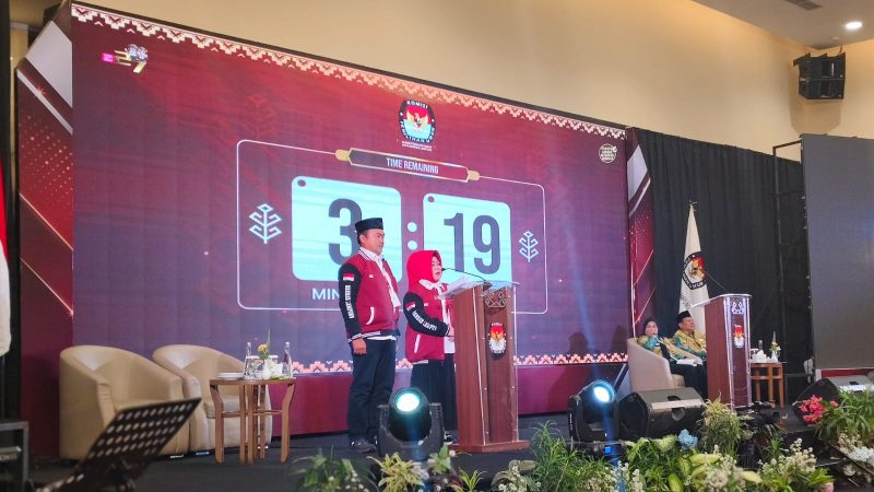 Calon Walikota dan Wakil Walikota Bandar Lampung pasangan nomor urut 01 Reihana-Aryodhia memaparkan Visi-Misi. Foto: Wildanhanafi/berandalappung.com