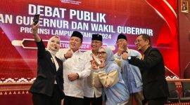 Pasangan calon gubernur dan wakil gubernur Lampung nomor urut 01 Arinal-Sutono dan nomor ururt 02 seusai melaksanan debat publik. foto/Wildanhanafi/berandalappung.com