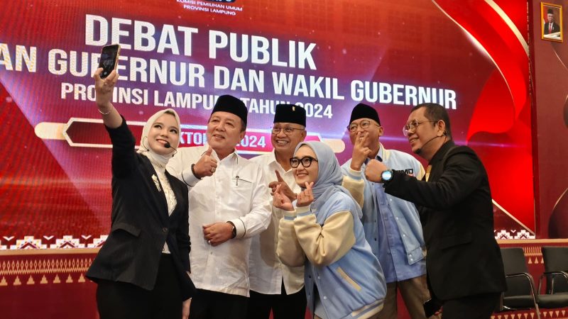 Pasangan calon gubernur dan wakil gubernur Lampung nomor urut 01 Arinal-Sutono dan nomor ururt 02 seusai melaksanan debat publik. foto/Wildanhanafi/berandalappung.com