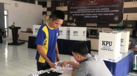 KPU Bandar Lampung Simulasi pemungutan dan hitung surat suara di TPS khusus Lapas Rajabasa.
