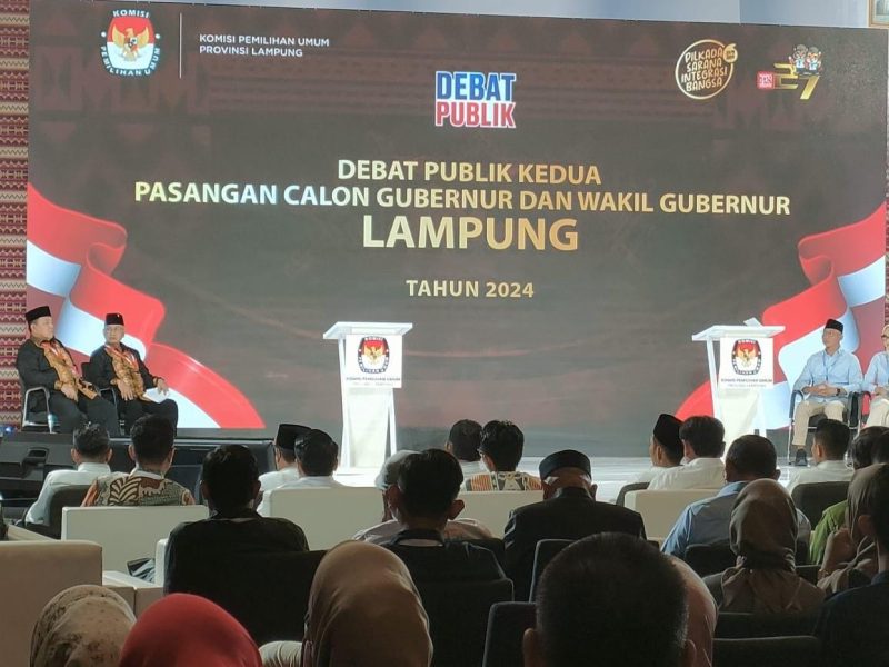Debat publik kedua antara pasangan calon gubernur dan wakil gubernur Lampung diadakan di Hotel Novotel, Bandar Lampung, pada Sabtu (2/11/2024) malam. 