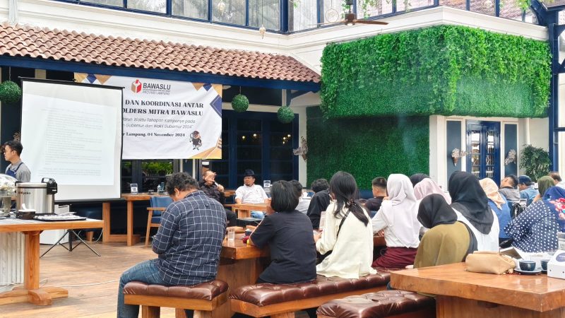 Suasana Diskusi bersama Stakeholder Bawaslu Lampung yang tidak dihadiri oleh Anggota KPU Lampung yang mengutus Staf KPU Lampung. 