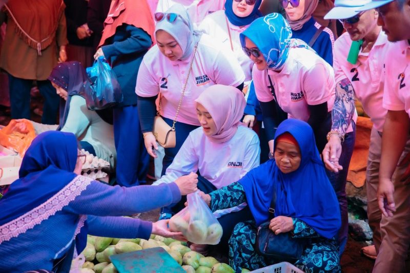 calon wakil gubernur Lampung jihan Nurlela grebek Pasar Sekincau Lampung Barat. 