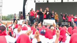 Arinal Djunaidi - Sutono (Ardjuno) disambut meriah oleh ratusan emak-emak saat menggelar senam bersama masyarakat Mesuji. 