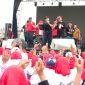 Arinal Djunaidi - Sutono (Ardjuno) disambut meriah oleh ratusan emak-emak saat menggelar senam bersama masyarakat Mesuji. 