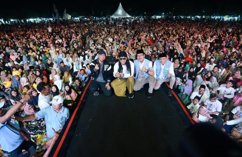 Gus Miftah mengajak masyarakat menjaga nilai keadilan dan kerukunan. Bersama Pakdhe Baz. 
