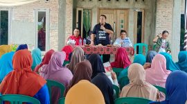 Calon gubernur Lampung Arinal Djunaidi menyapa para petani di Lampung Selatan. 
