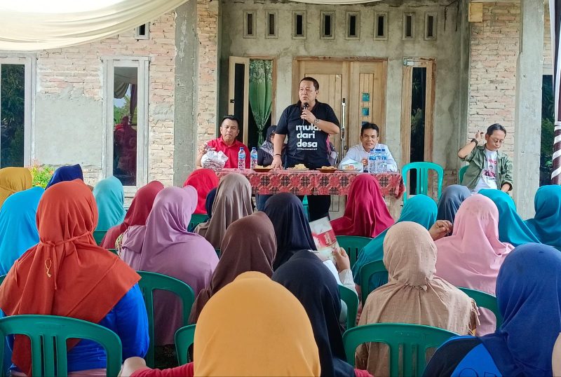 Calon gubernur Lampung Arinal Djunaidi menyapa para petani di Lampung Selatan. 
