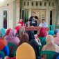 Calon gubernur Lampung Arinal Djunaidi menyapa para petani di Lampung Selatan. 
