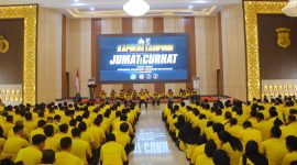 Kapolda Lampung Helmy Santika memberikan arahan kepada anggota Polda Lampung di Jumat Curhat. Foto: Humas Polda 