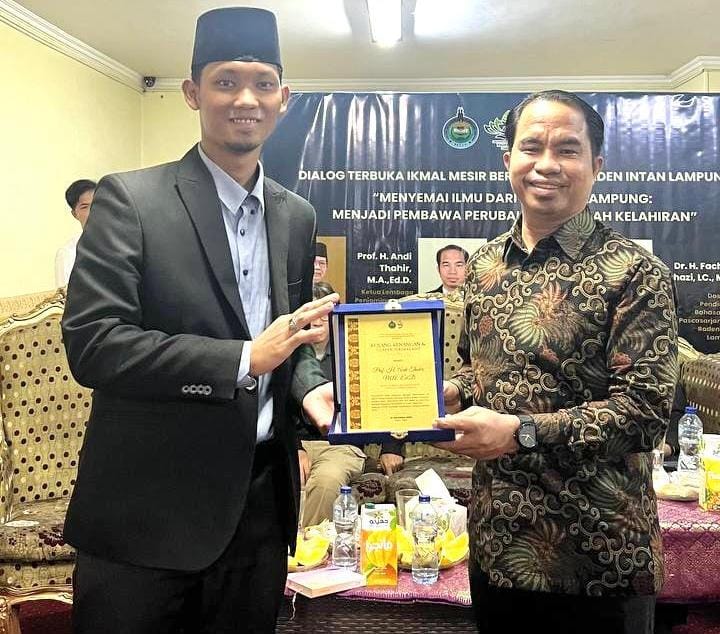 Prof. Andi Thahir dampingi Mahasiswa Asal Lampung di acara Dialog Terbuka bersama delegasi UIN Raden Intan Lampung. 
