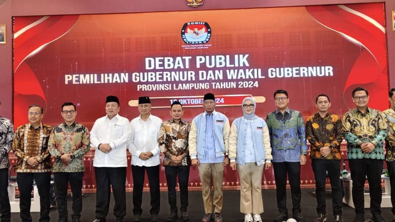 Calon gubernur dan wakil gubernur Lampung nomor urut 01 Arinal- Sutono dan nomor urut 02 Mirza-Jihan diacara debat publik. Foto: Wildanhanafi/berandalappung.com