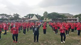 Calon gubernur Lampung Arinal Djunaidi senam bersama emak-emak di Lampung Selatan. 