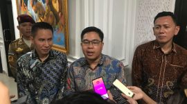 Ketua KPU Lampung Erwan Bustami disaat memberikan keterangan terkait Keputusan KPU Metro. 