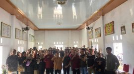 Ketua Panwascam Danj Juni Arta, Pemateri Hengki Irawan dan rekan-rekan PKD Se-Bandar Mataram seusai Raker Tungsura. 