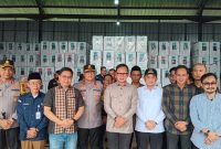 Wakil Menteri Dalam Negeri (Wamendagri) Bima Arya Sugiarto meninjau gudang logistik Pilkada Kota Bandar Lampung. Foto: Wildanhanafi/berandalappung.com