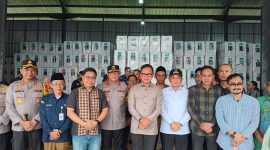 Wakil Menteri Dalam Negeri (Wamendagri) Bima Arya Sugiarto meninjau gudang logistik Pilkada Kota Bandar Lampung. Foto: Wildanhanafi/berandalappung.com
