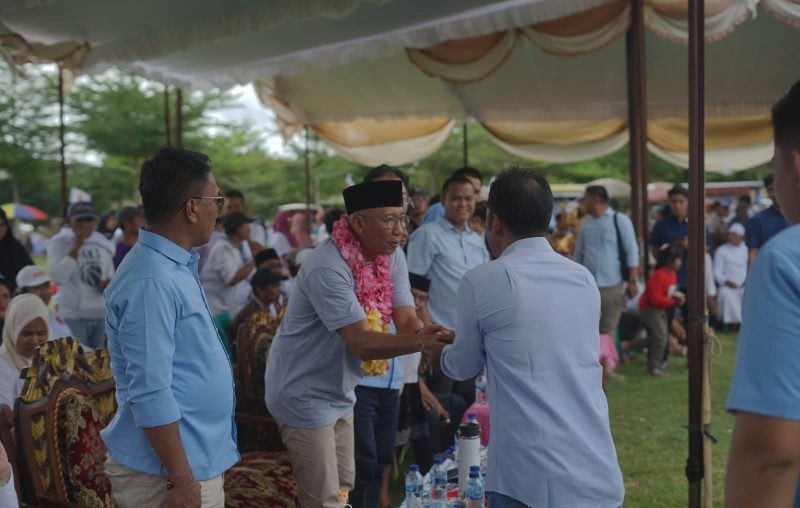 Calon gubernur Lampung Rahmat Mirzani Djausal janjikan akan bangun SMK Negeri di Kampung. 
