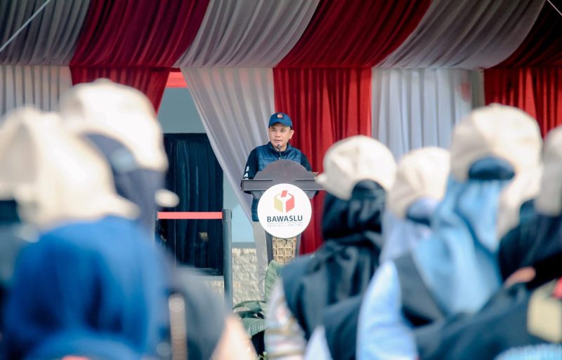 Ketua Bawaslu Lampung Iskardo P.Panggar membuka acara gelar apel siaga. 