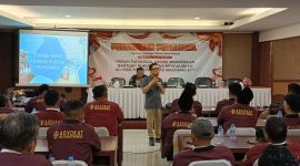 Praktisi Hukum Hengki Irawan disaat menyampaikan materi di hadapan Advokat Bela Rakyat Indonesia. 