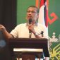 Ketua PWI Lampung, Wirahadikusumah menyampaikan materi di hadapan para diacara sarasehan media bersama Unila. 