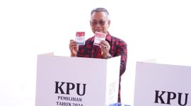 Calon wakil gubernur Lampung Sutono, Nyoblos di TPS 6 Rajabasa. 