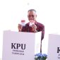 Calon wakil gubernur Lampung Sutono, Nyoblos di TPS 6 Rajabasa. 
