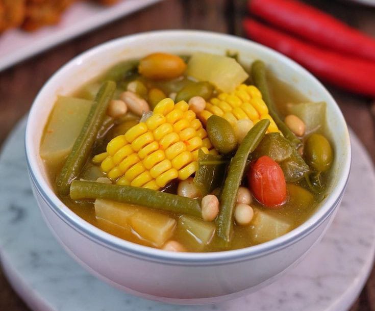 Sayur asem merupakan salah satu masakan tradisional Indonesia yang digemari oleh banyak kalangan. Foto: Pinterest
