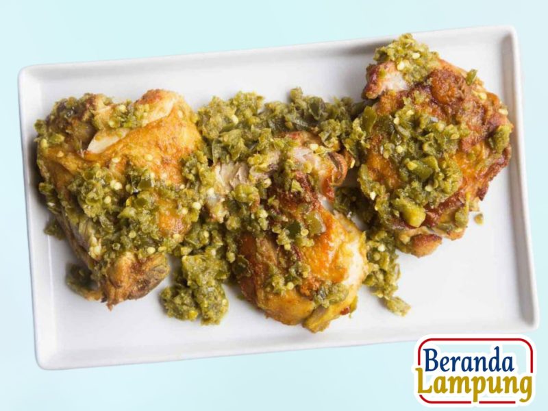Ayam Cabe Ijo, Hidangan Pedas yang Mengugah Selera. Foto: Pinterest/berandalappung.com
