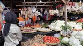 Aktivitas pedagang di Pasar Pasir Gintung Bandar Lampung. Foto: Ist