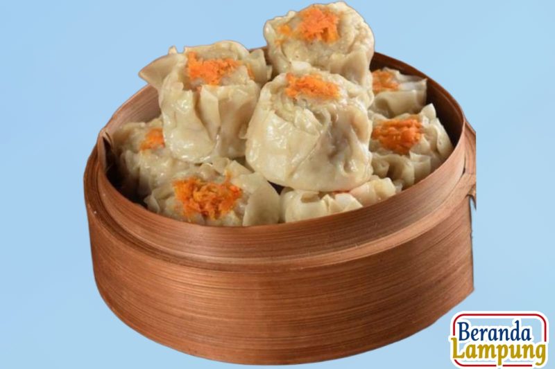 Dimsum ayam telah menjadi salah satu camilan favorit masyarakat karena kelezatannya yang khas dan teksturnya yang lembut. Foto: Pinterest/berandalappung.com