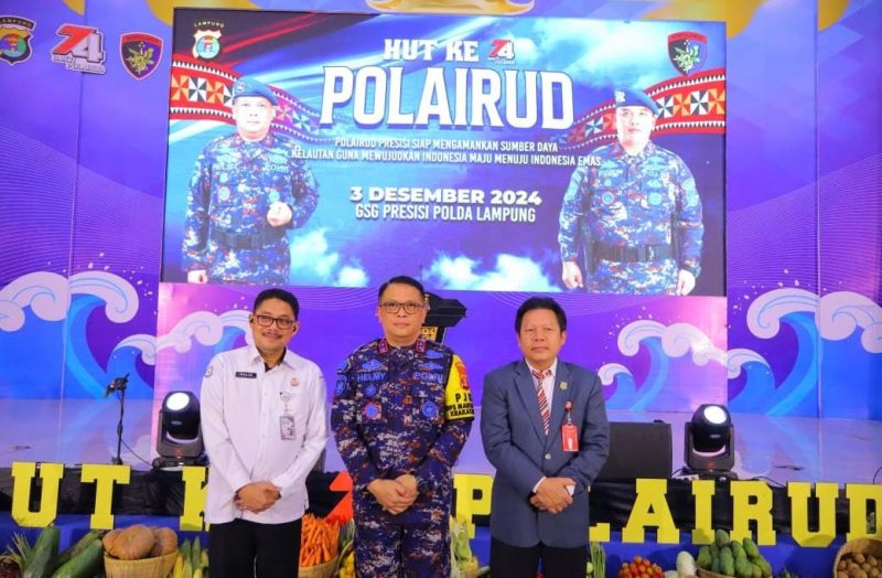 Kapolda Lampung, Irjen Pol Helmy Santika, menerima penghargaan bergengsi dari Kementerian Kelautan dan Perikanan. 