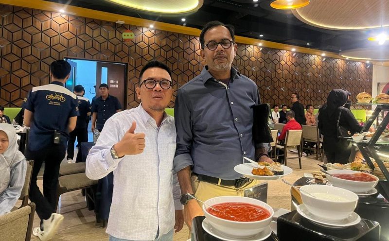 Pengamat Pemberdayaan Indonesia bersama Aktivis HAM Azhari Azhar. Foto: Wildanhanafi/berandalappung.com
