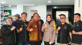 Humas Polda Lampung Kombes Pol Umi Puji Astuti bersama pengurus AMSI Lampung. Foto: Wildanhanafi/berandalappung.com