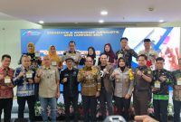 PJ gubernur Lampung Samsudin dan para penerima Penghargaan Nominasi pengelolaan Website SMA SMK dan Madrasah di Lampung. Foto: Wildanhanafi/berandalappung.com