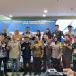 PJ gubernur Lampung Samsudin dan para penerima Penghargaan Nominasi pengelolaan Website SMA SMK dan Madrasah di Lampung. Foto: Wildanhanafi/berandalappung.com